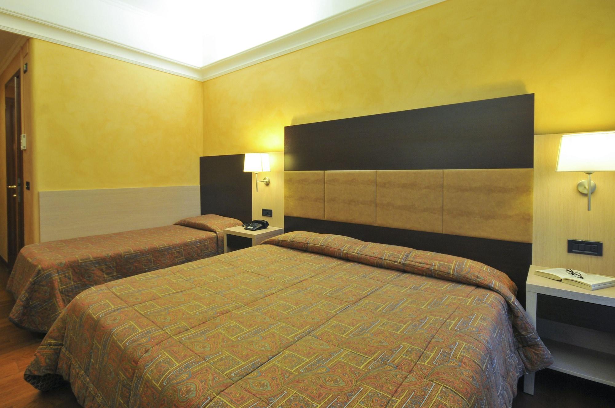 Hotel Enrichetta Дезенцано-дель-Гарда Экстерьер фото