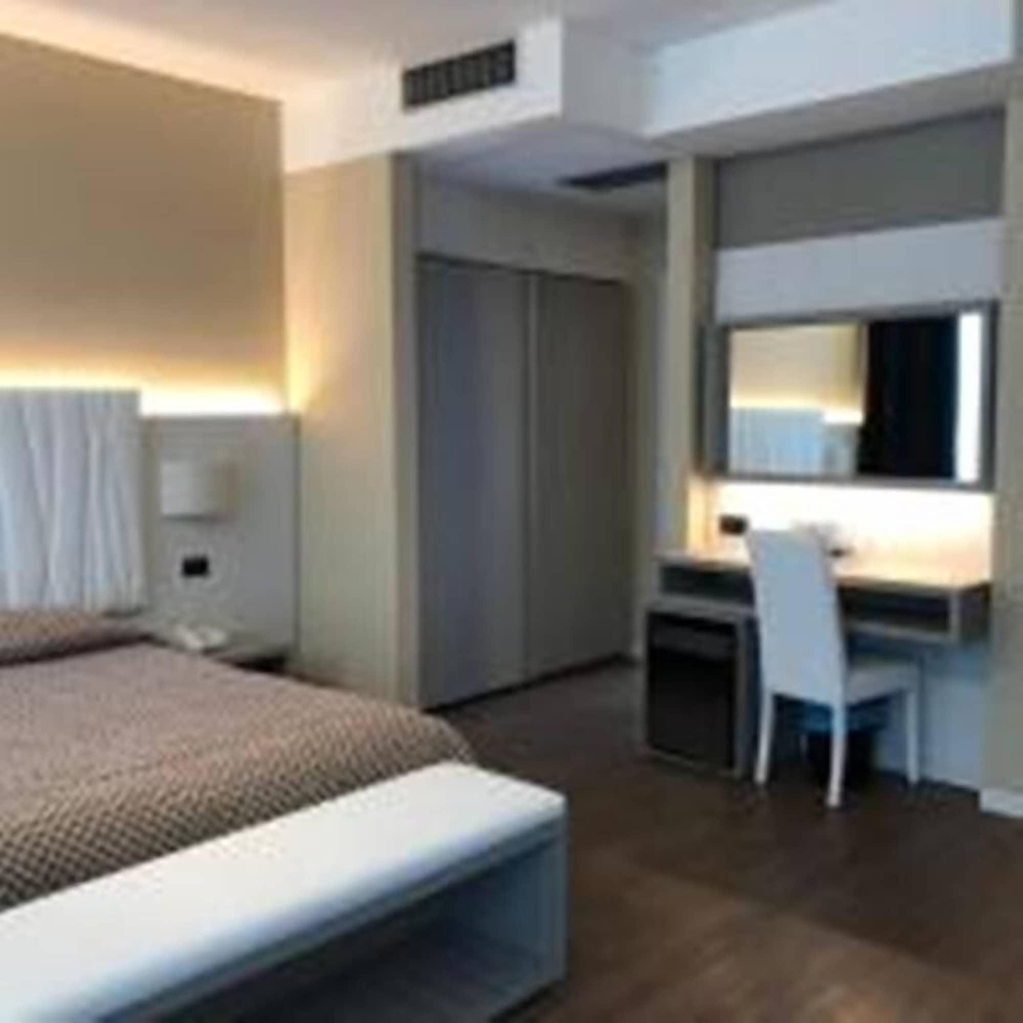Hotel Enrichetta Дезенцано-дель-Гарда Экстерьер фото