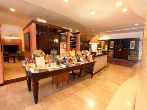 Hotel Enrichetta Дезенцано-дель-Гарда Экстерьер фото