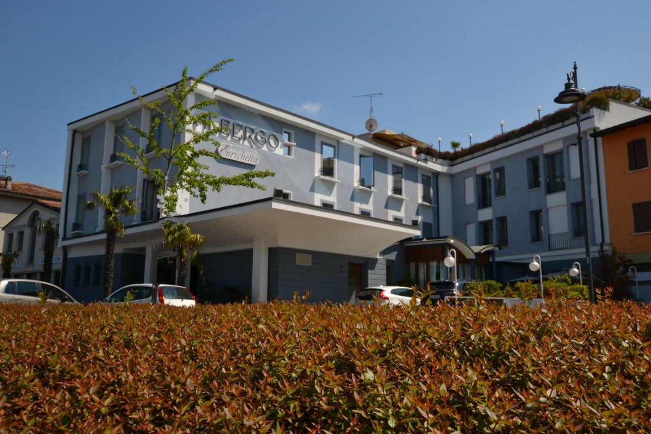 Hotel Enrichetta Дезенцано-дель-Гарда Экстерьер фото